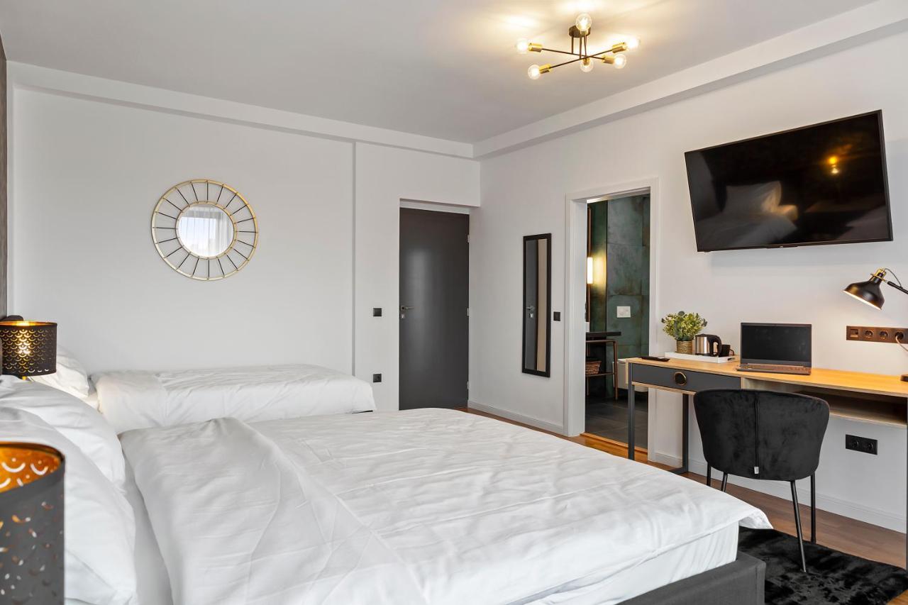6Rooms 锡比乌 外观 照片