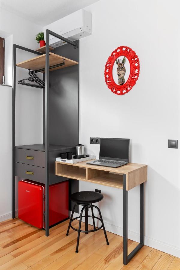 6Rooms 锡比乌 外观 照片